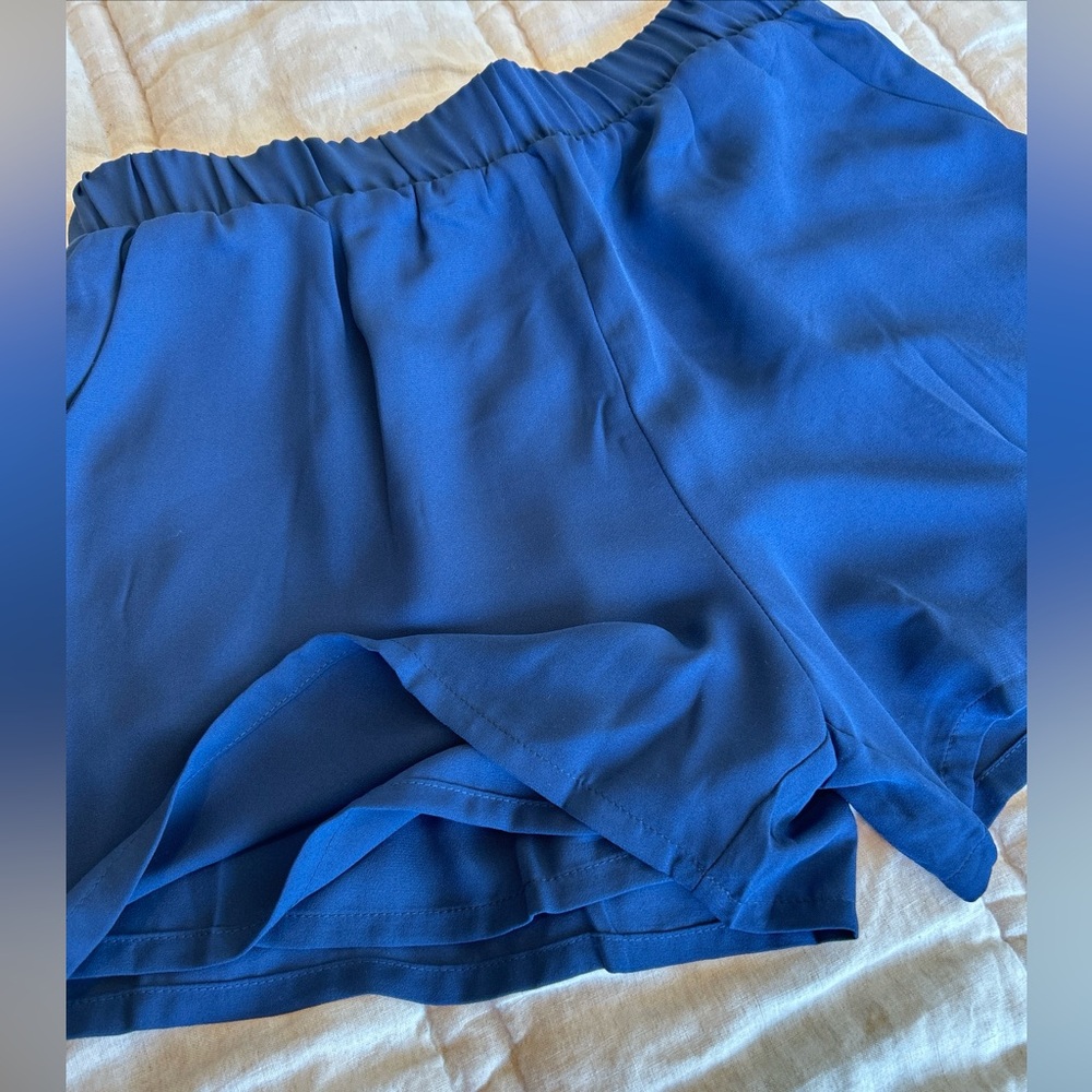 Three eighty two shorts - size small